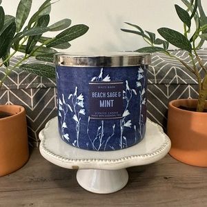 Brand new - Bath & Body Works 3-Wick candle